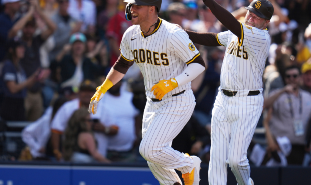 شعار “ورق های مقدس” به عنوان جرم Padres Slugger Power Team رشد می کند