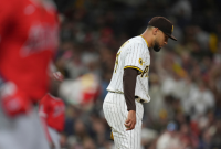 تظاهرات فرشتگان در نهم از سوارز ، با ضرب و شتم Padres 9-5 تظاهرات فرشتگان در نهم از سوارز ، با ضرب و شتم Padres 9-5