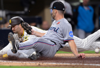 ماچادو در هشتم به هومر برخورد می کند ، پادرس دوباره در ۱۱ بازی مارلینز را شکست داد