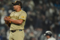 یانکی ها امتیاز ۱۰ را به ثمر می رسانند ، به پیروزی ۱۲-۳ مقابل پادرس می پردازند