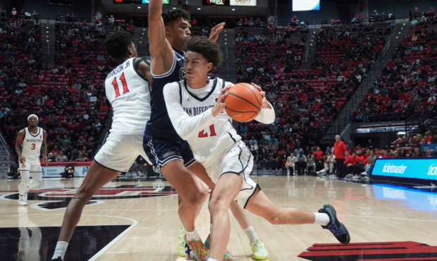 Byrd برای بازگشت به SDSU ، افزایش چشم انداز بسکتبال آزتکس برای فصل آینده Byrd برای بازگشت به SDSU ، افزایش چشم انداز بسکتبال آزتکس برای فصل آینده