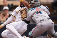 مارلینز ۱۰-۸ پادرس را نگه دارید تا از جارو سه بازی جلوگیری شود مارلینز ۱۰-۸ پادرس را نگه دارید تا از جارو سه بازی جلوگیری شود