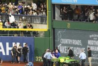 کمک مالی برای فن دزدان دریایی مصدوم از ۴۳۰۰۰ دلار پیشی می گیرد زیرا او مراحل اول را برداشته است